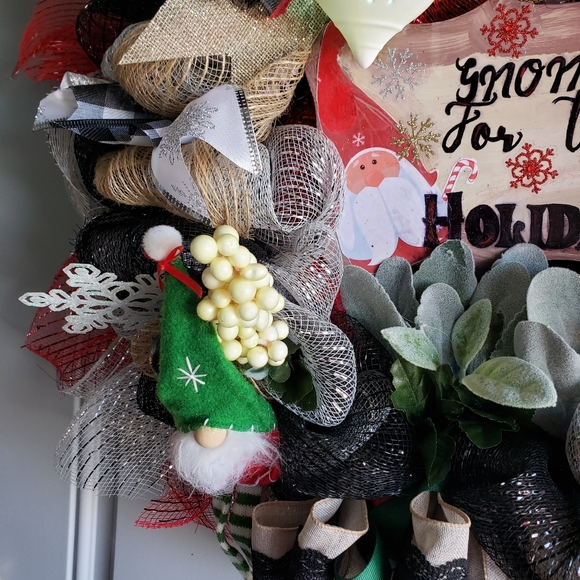 Christmas Wreath Gnome for the Holidays - Picture 8 of 15